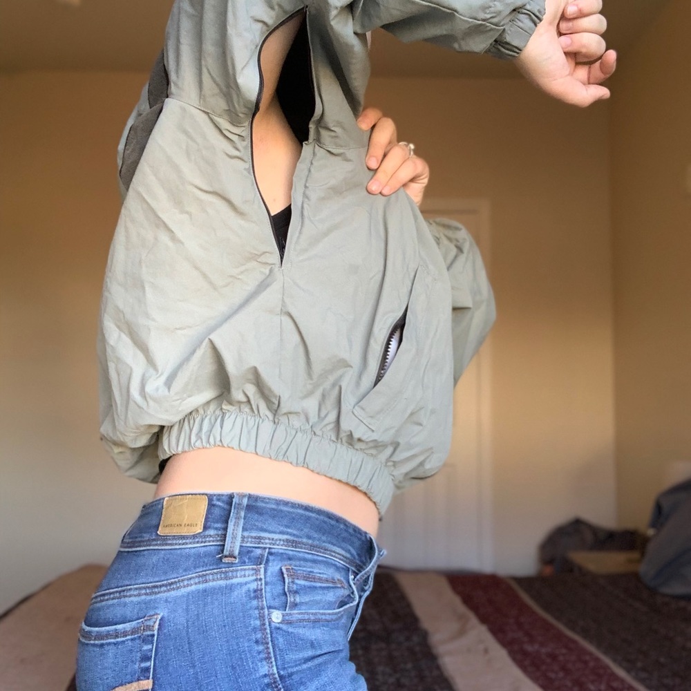 Windbreaker - Picture 5 of 8